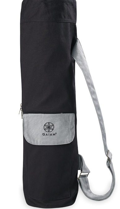 Gaiam Portador de Esterilla de Pilates con Cremallera Completa con Correa Ajustable, Bolsillo Frontal y Exterior para Teléfono con Ranura para Auriculares