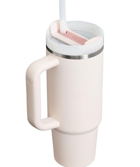Stanley Quencher H2.0- Vaso de acero inoxidable con asa, pajilla y tapa FlowState giratoria de 3 posiciones; aislamiento térmico, sin BPA; apto p/portavaso p/viaje; 30 oz, rosa claro (Rose Quartz 2.0)